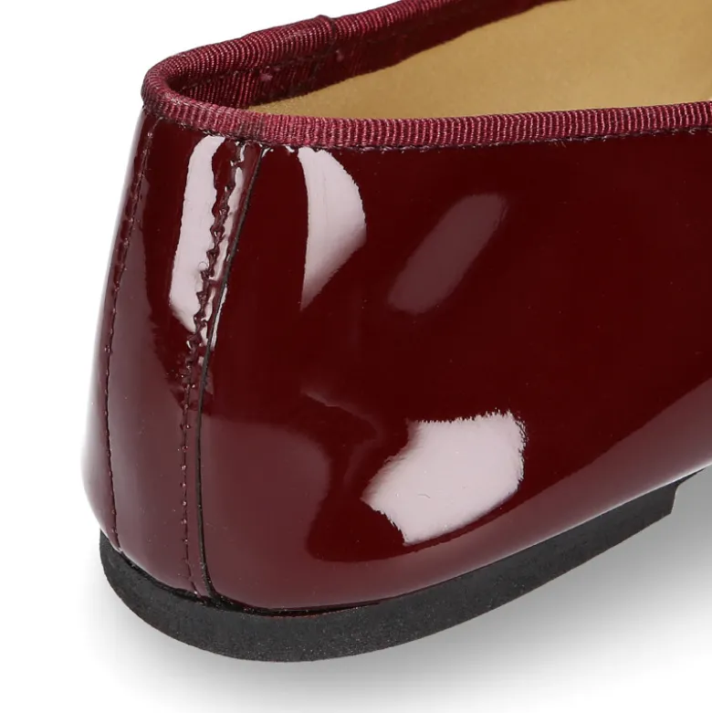 Bailarina tipo Slippers en piel charol.