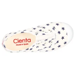 Bamba de lona con ESTRELLAS, elástico y puntera de goma.