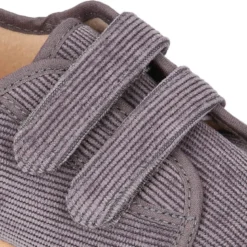 Bamba niños tipo zapatilla sin cordones y puntera en PANA.