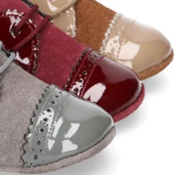 Blucher bebé combinado en piel charol con serraje.