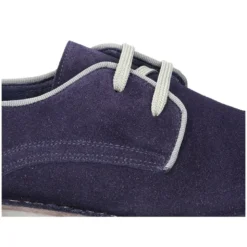 Blucher caballero con vivo en piel serraje.