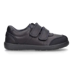 Blucher deportivo colegial niño sin cordones y con puntera reforzada en piel lavable.