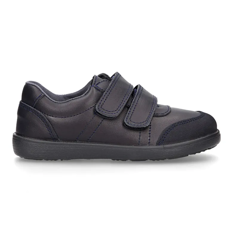 Blucher deportivo colegial niño sin cordones y con puntera reforzada en piel lavable.