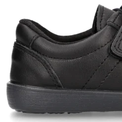Blucher deportivo colegial niño sin cordones y con puntera reforzada en piel lavable.