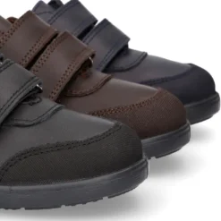 Blucher deportivo colegial niño sin cordones y con puntera reforzada en piel lavable.