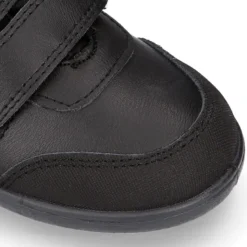 Blucher deportivo colegial niño sin cordones y con puntera reforzada en piel lavable.