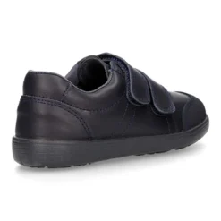 Blucher deportivo colegial niño sin cordones y con puntera reforzada en piel lavable.