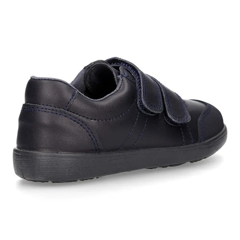 Blucher deportivo colegial niño sin cordones y con puntera reforzada en piel lavable.