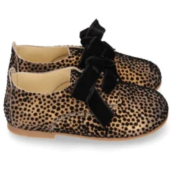 Blucher niñas pequeños con cordones TERCIOPELO en piel serraje estampado.