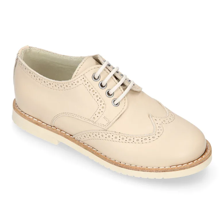 Blucher niño ceremonia con cordones en piel napa beige.
