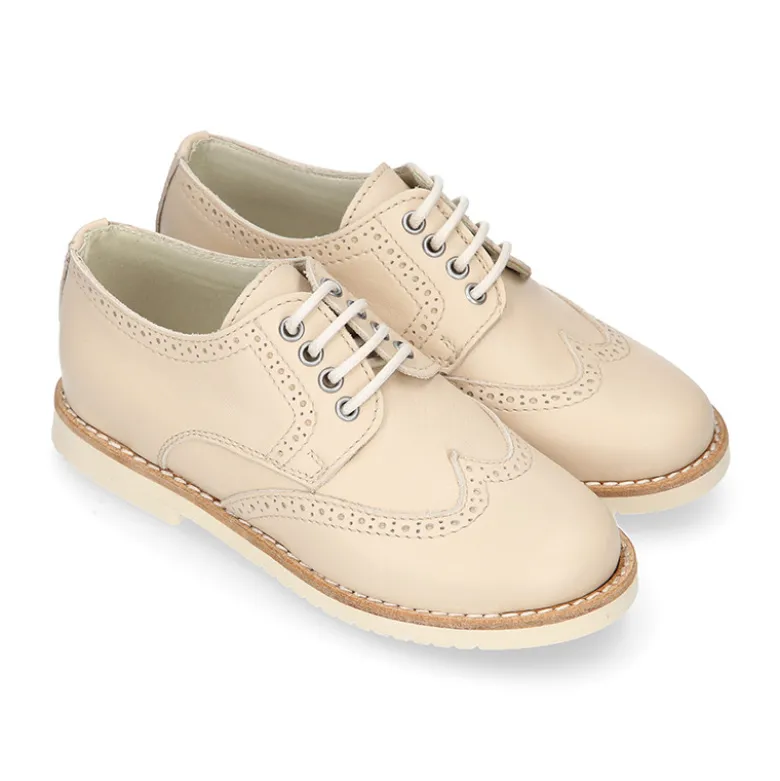 Blucher niño ceremonia con cordones en piel napa beige.