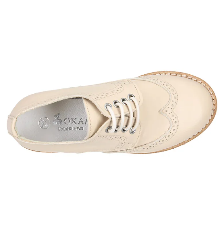 Blucher niño ceremonia con cordones en piel napa beige.