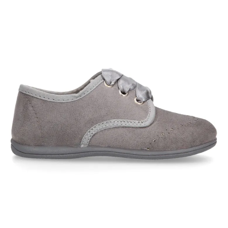 Blucher niños con cordones con lazos y picados en Serratex.