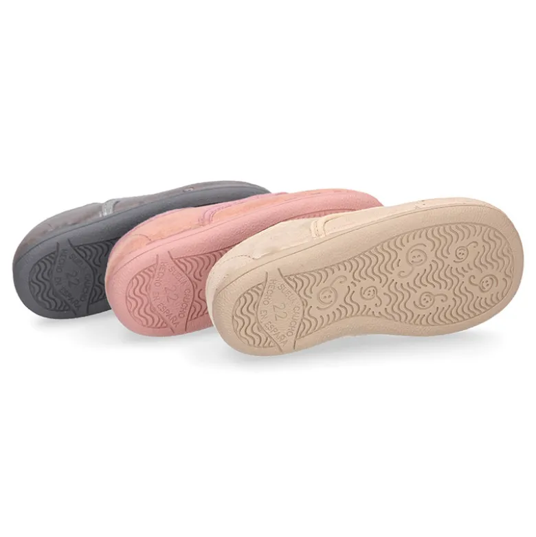 Blucher niños con cordones con lazos y picados en Serratex.