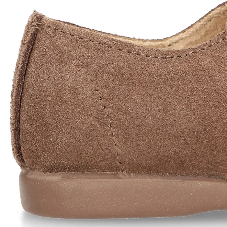 Blucher niños con cordones y picados en piel Serraje.