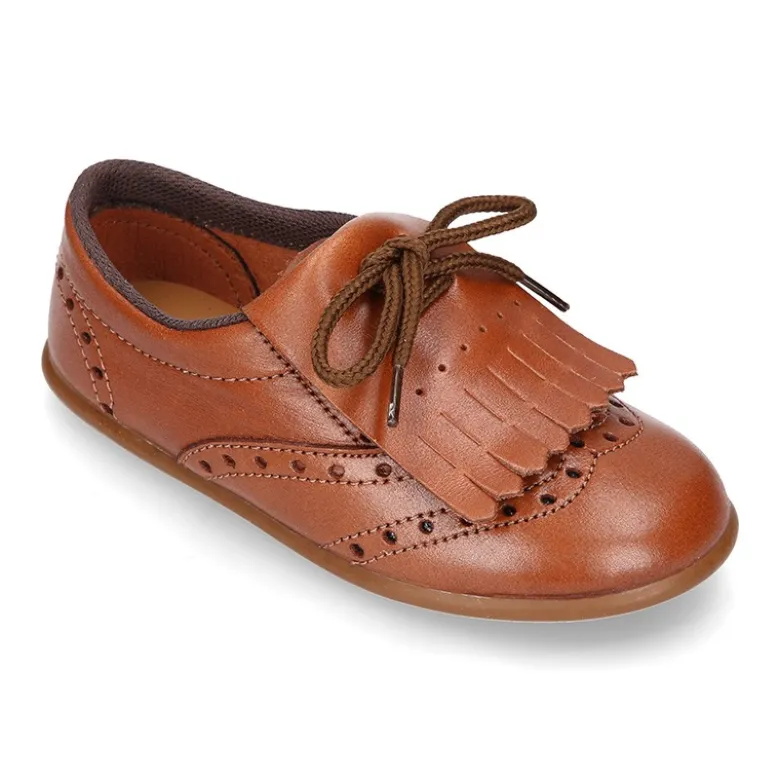 Blucher niños con lengüeta con flecos y picados en piel CUERO.