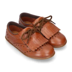 Blucher niños con lengüeta con flecos y picados en piel CUERO.