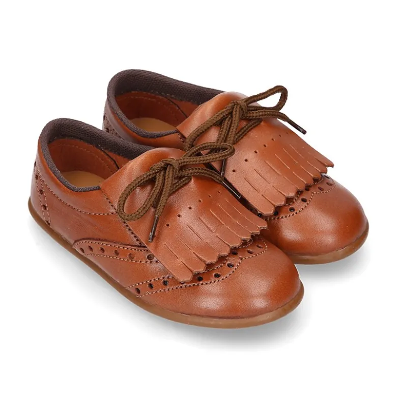Blucher niños con lengüeta con flecos y picados en piel CUERO.