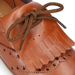 Blucher niños con lengüeta con flecos y picados en piel CUERO.