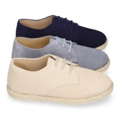 Blucher niños tipo alpargata con cordones en piel serraje.
