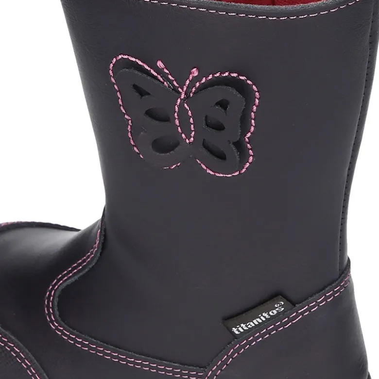 Bota caña alta con MARIPOSA, cremallera y puntera reforzada en piel lavable.