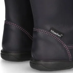 Bota caña alta con MARIPOSA, cremallera y puntera reforzada en piel lavable.