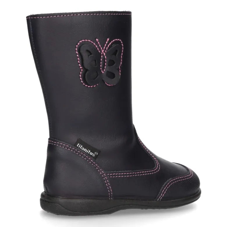 Bota caña alta con MARIPOSA, cremallera y puntera reforzada en piel lavable.