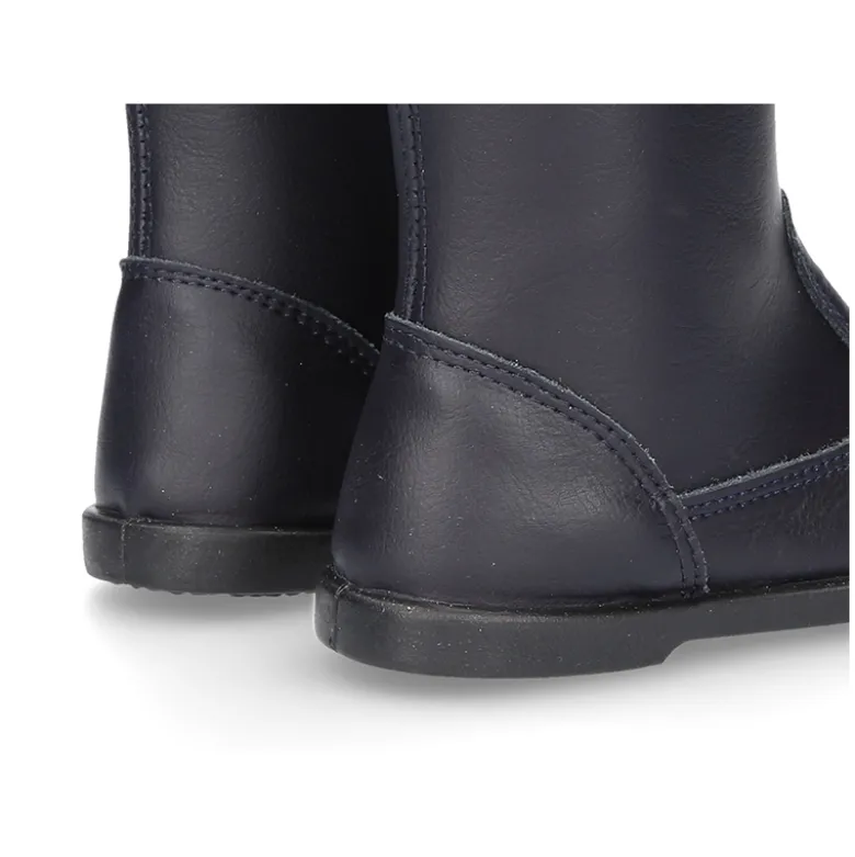 Bota clásica en PIEL LAVABLE en color marino.