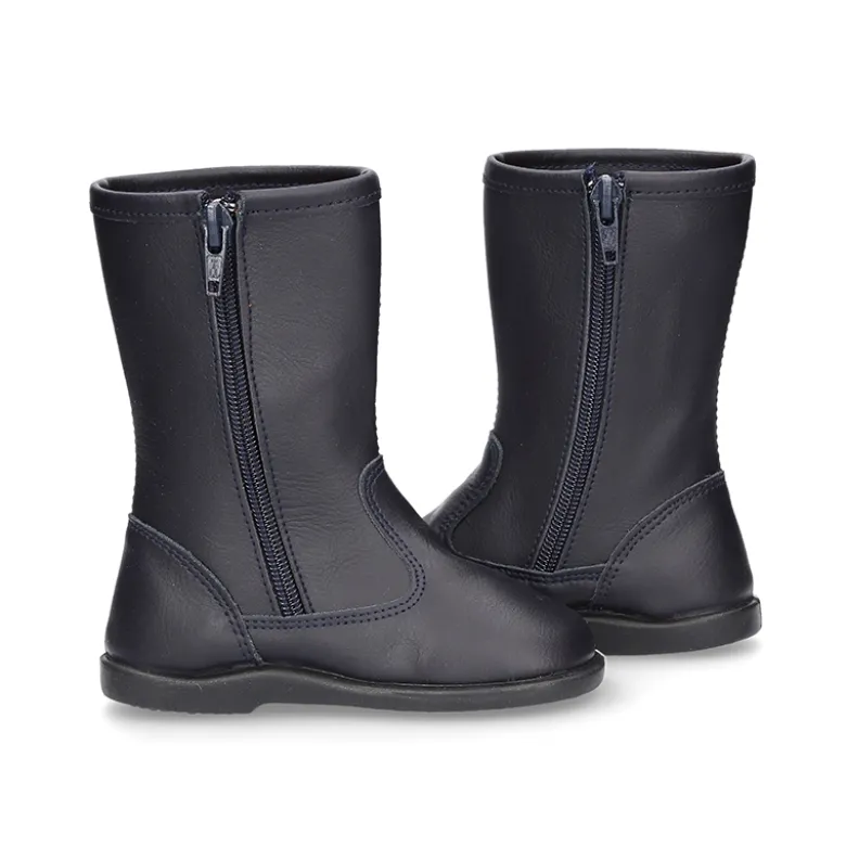 Bota clásica en PIEL LAVABLE en color marino.