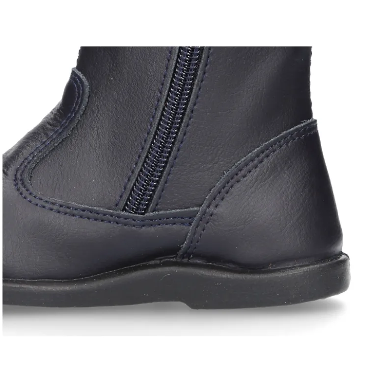 Bota clásica en PIEL LAVABLE en color marino.
