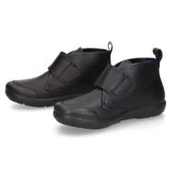Bota colegial niño OKAA sin cordones y puntera reforzada en piel lavable.