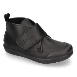 Bota colegial niño OKAA sin cordones y puntera reforzada en piel lavable.
