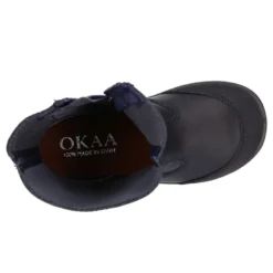 Bota colegial niños con puntera reforzada en piel lavable.