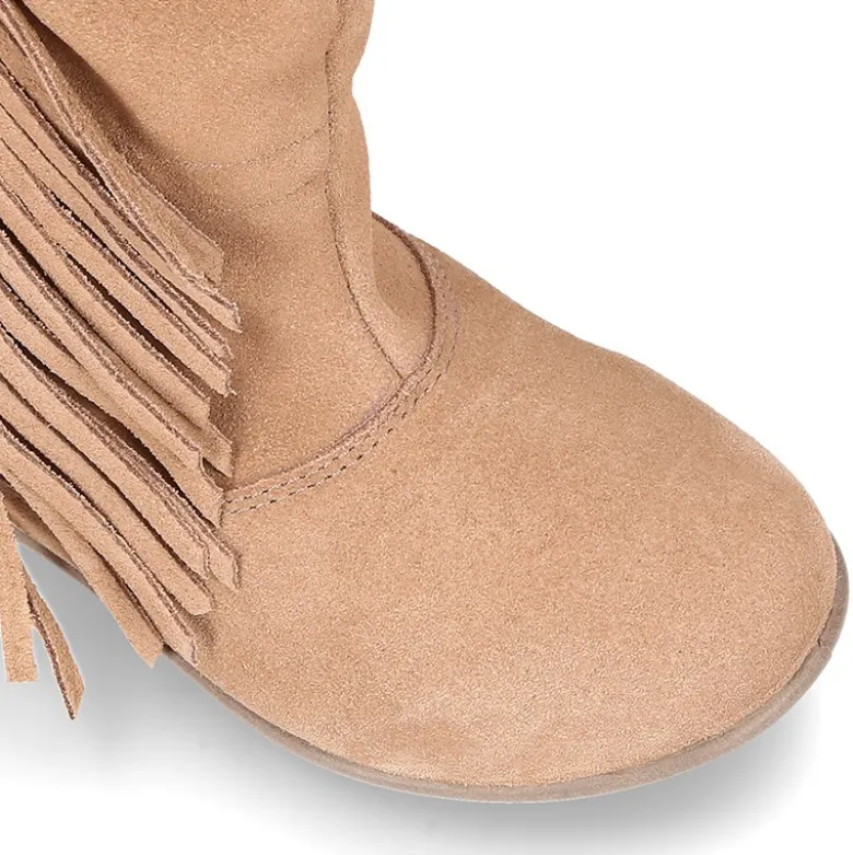Bota con FLECOS laterales en piel serraje.