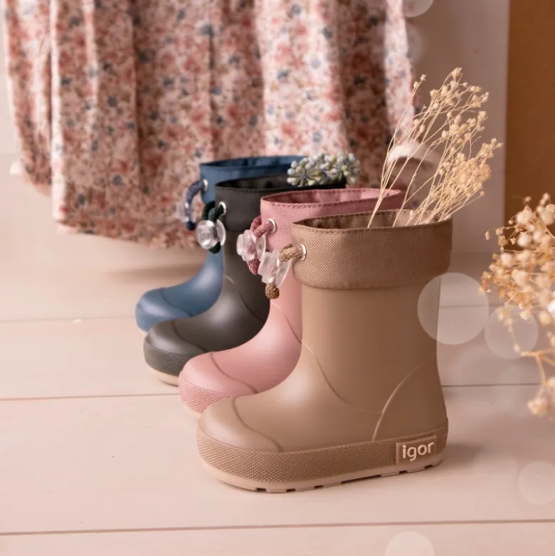 Bota de agua niños modelo respetuoso de Igor con cuello ajustable.