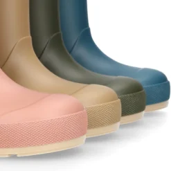 Bota de agua niños modelo respetuoso de Igor con cuello ajustable.
