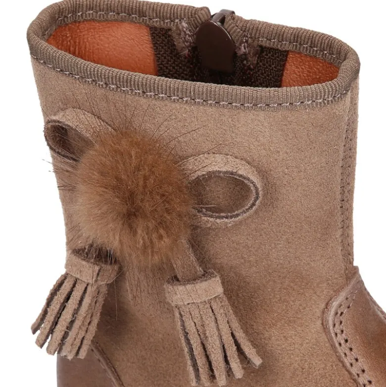 Bota niña con BORLAS y POMPONES de pelo en piel combinada.