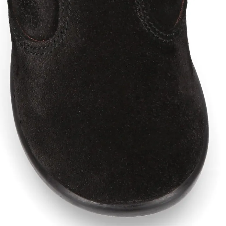 Bota niña con flecos y POMPONES de pelo en piel serraje.
