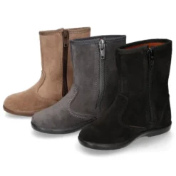 Bota niña con flecos y POMPONES de pelo en piel serraje.