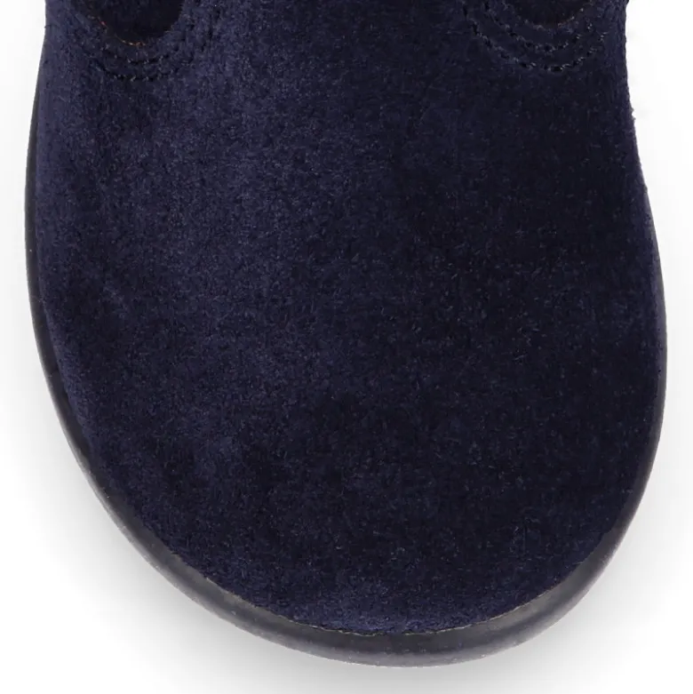 Bota niña con lazo en piel serraje en azul marino.