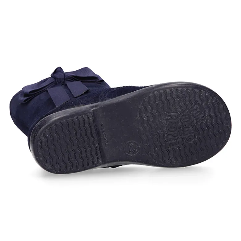 Bota niña con lazo en piel serraje en azul marino.