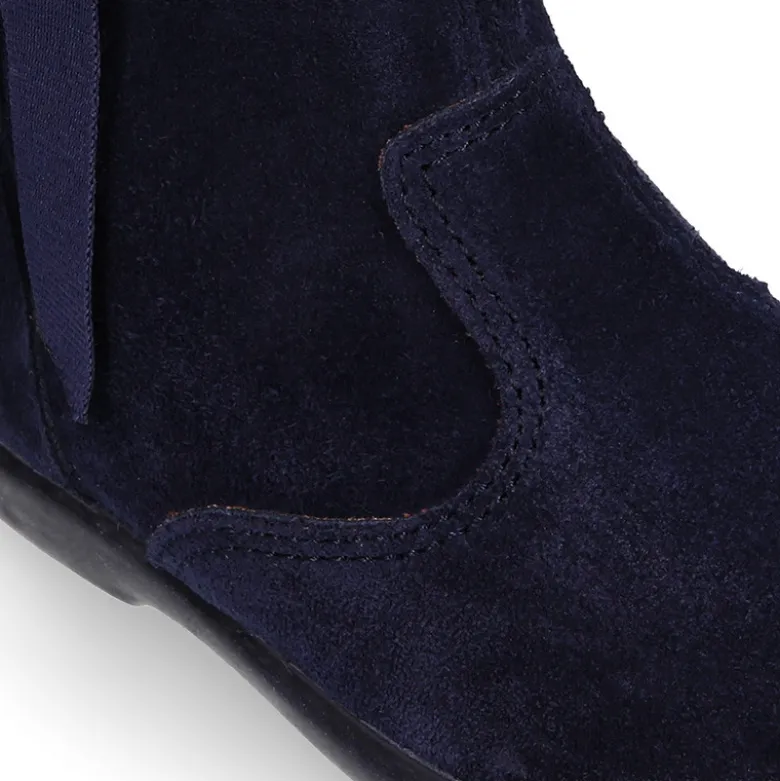 Bota niña con lazo en piel serraje en azul marino.