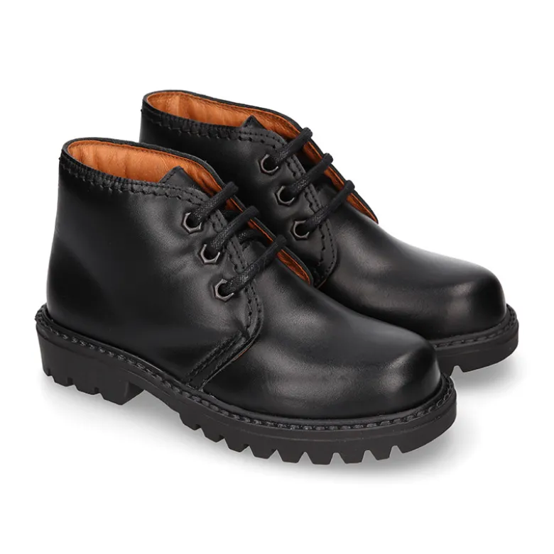 Bota niños COLE tipo todoterreno con cordones en piel.