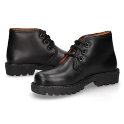 Bota niños COLE tipo todoterreno con cordones en piel.