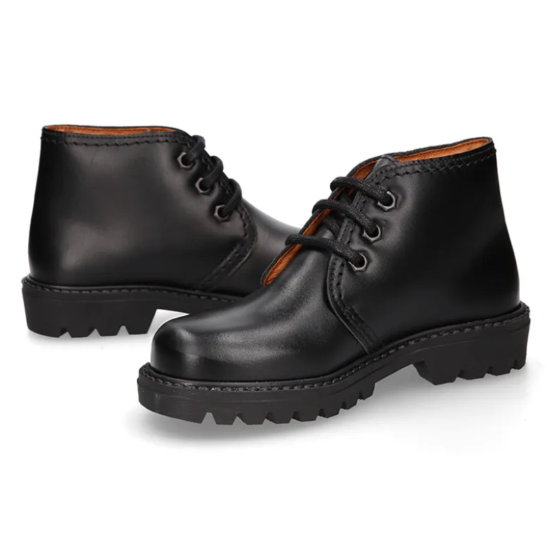 Bota niños COLE tipo todoterreno con cordones en piel.