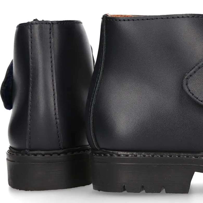 Bota niños COLE tipo todoterreno sin cordones en piel.
