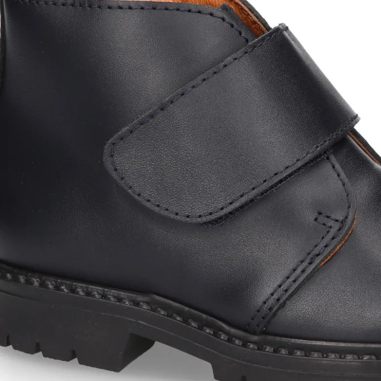 Bota niños COLE tipo todoterreno sin cordones en piel.