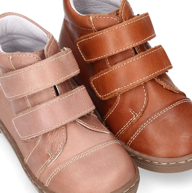 Bota niños tipo zapatilla OKAA CASUAL sin cordones en piel con puntera.