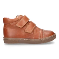 Bota niños tipo zapatilla OKAA CASUAL sin cordones en piel con puntera.