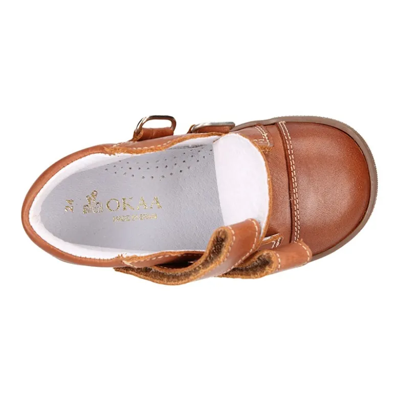 Bota niños tipo zapatilla OKAA CASUAL sin cordones en piel con puntera.